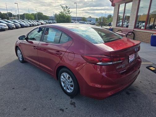 2018 Hyundai ELANTRA SE