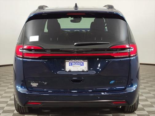 2025 Chrysler Pacifica Hybrid Premium S Appearance Pkg