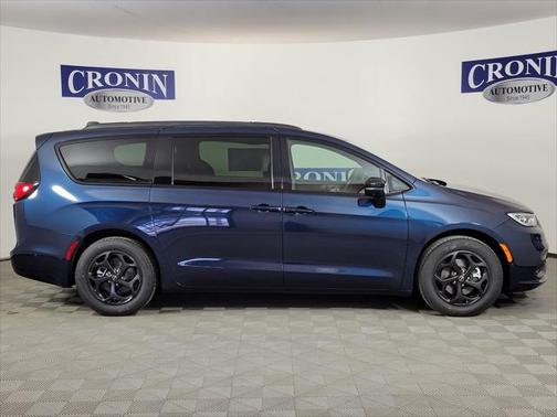 2025 Chrysler Pacifica Hybrid Premium S Appearance Pkg