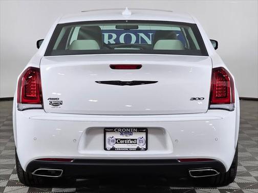 2023 Chrysler 300 Touring