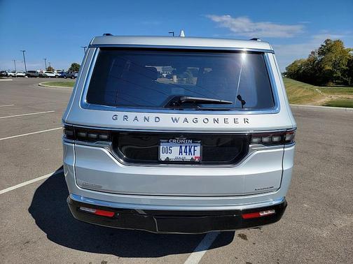 Photo 5 of 21 of 2022 Jeep Grand Wagoneer Series III