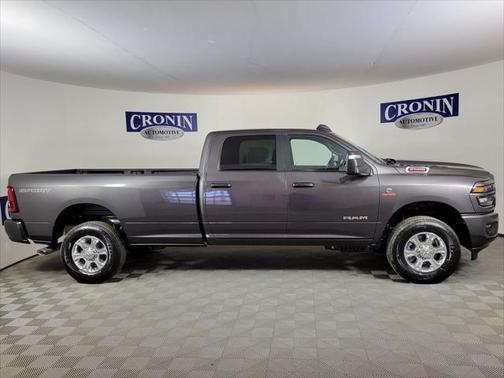 2025 RAM 2500 Big Horn Crew Cab 4x4 8' Box
