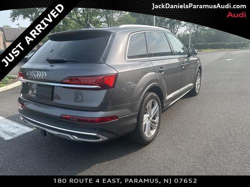 2022 Audi Q7 55 Premium Plus