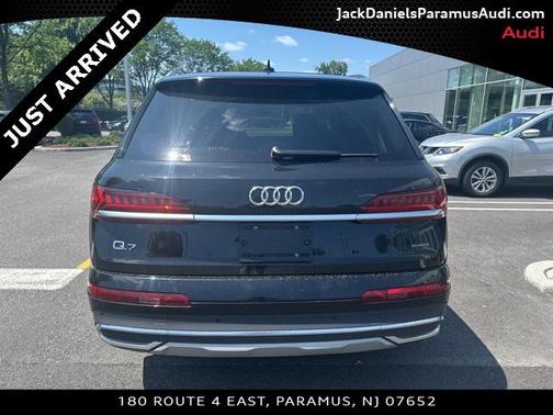 2022 Audi Q7 45 Premium Plus