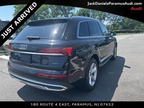 2022 Audi Q7 45 Premium Plus