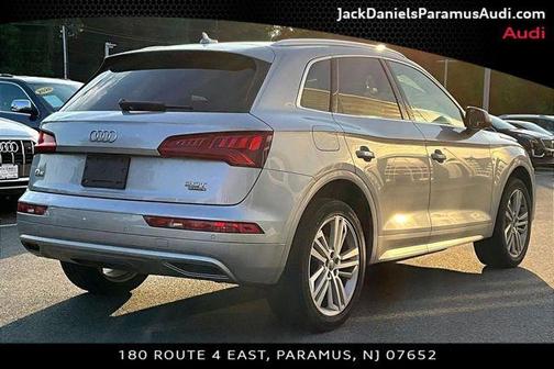 Florett Silver Metallic 2018 Audi Q5 2.0T Premium Plus