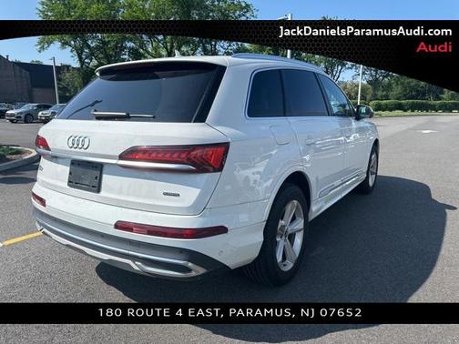 2022 Audi Q7 45 Premium Plus