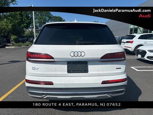 2022 Audi Q7 45 Premium Plus