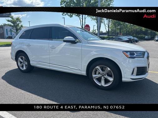 2022 Audi Q7 45 Premium Plus