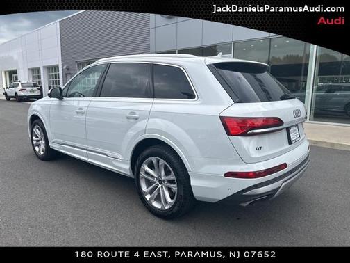 2025 Audi Q7 45 Premium