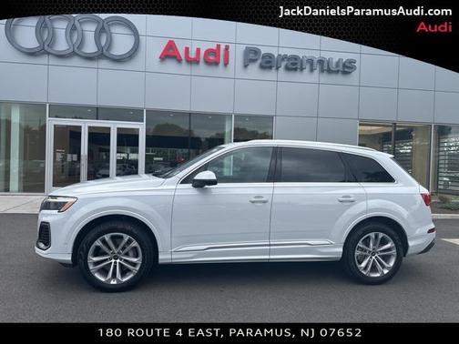 2025 Audi Q7 45 Premium