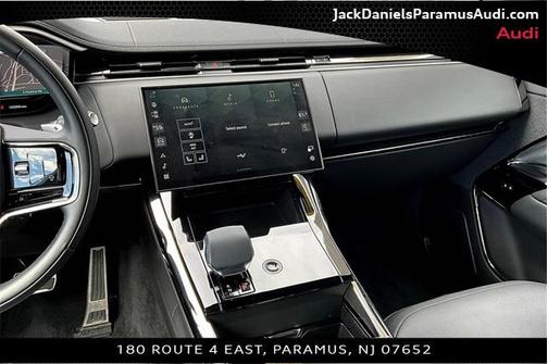 2024 Land Rover Range Rover Sport SE