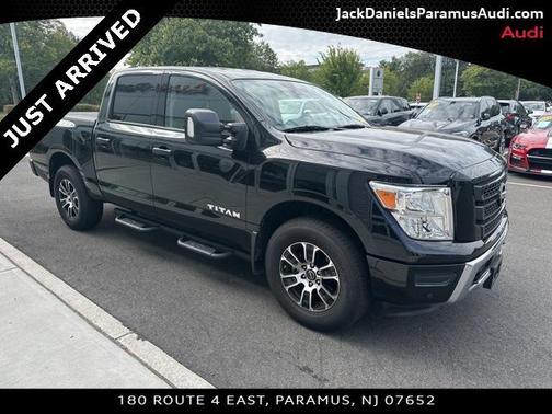 2023 Nissan Titan SV