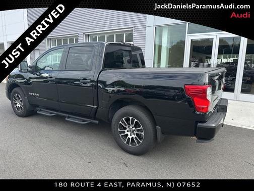 2023 Nissan Titan SV
