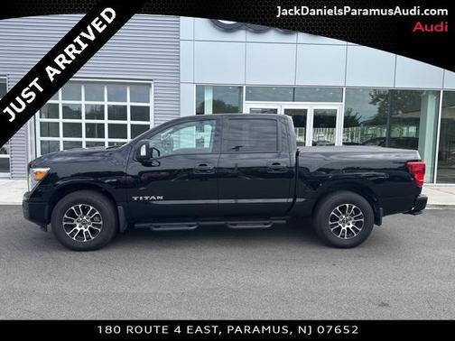 2023 Nissan Titan SV
