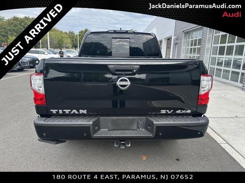 2023 Nissan Titan SV