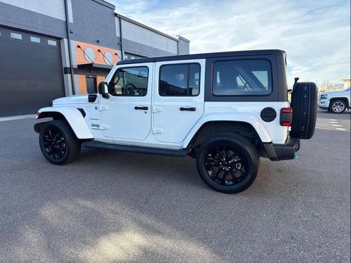 Bright White Clearcoat 2022 Jeep Wrangler Unlimited 4xe Sahara