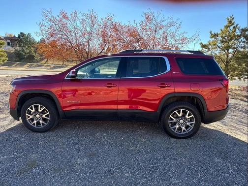2023 GMC Acadia AWD SLT