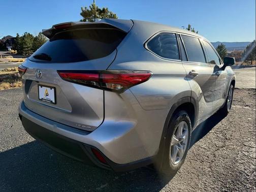 2020 Toyota Highlander LE