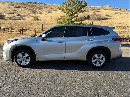 2020 Toyota Highlander LE