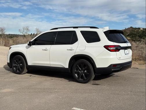 2025 Honda Pilot Touring 8-Passenger