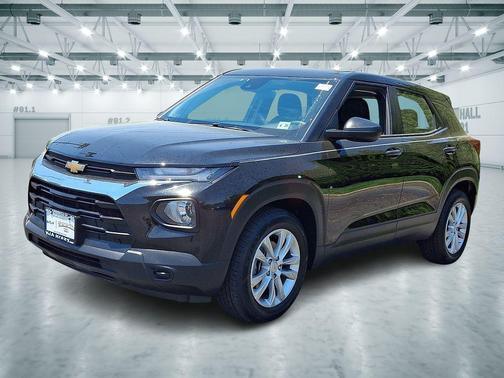 Mosaic Black Metallic 2023 Chevrolet Trailblazer LS