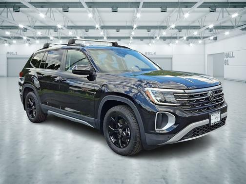 Deep Black Pearl 2024 Volkswagen Atlas 2.0T Peak Edition SEL