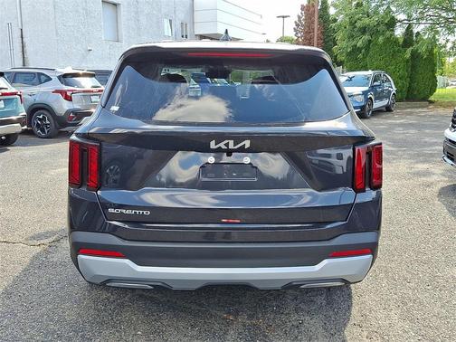 2025 Kia Sorento LX