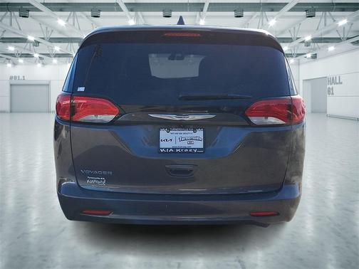 2020 Chrysler Voyager LX