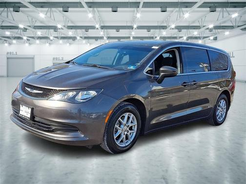 2020 Chrysler Voyager LX