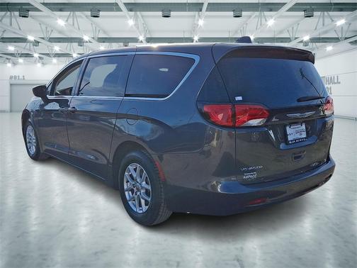 2020 Chrysler Voyager LX