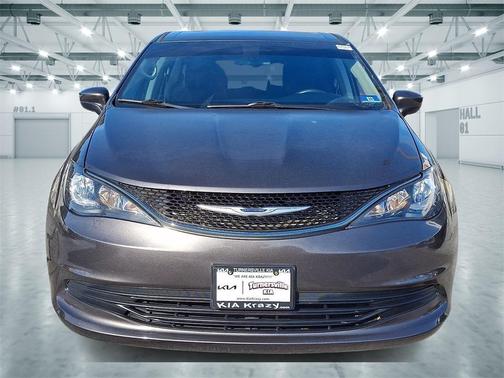 2020 Chrysler Voyager LX