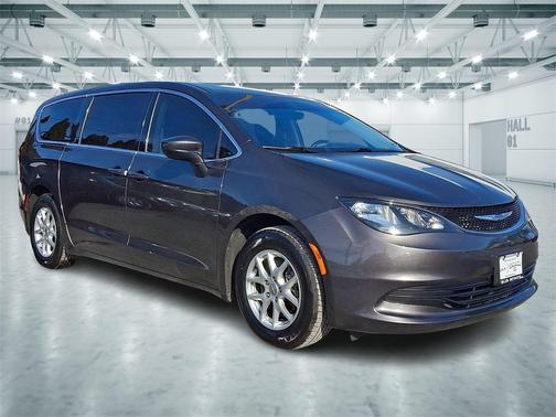 2020 Chrysler Voyager LX