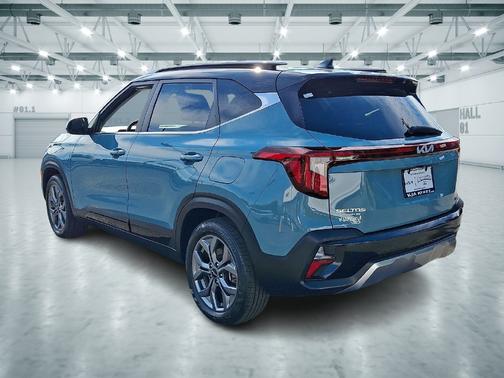 Pluton Blue/Black Roof 2024 Kia Seltos S