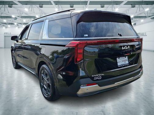 Aurora Black Pearl 2026 Kia Carnival SX