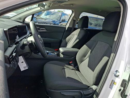 Snow White Pearl 2027 Kia Sportage Hybrid LX