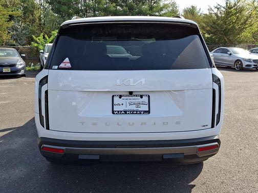 Glacial White Pearl 2027 Kia Telluride S