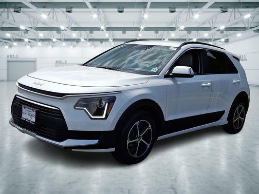 Snow White Pearl 2023 Kia Niro EX