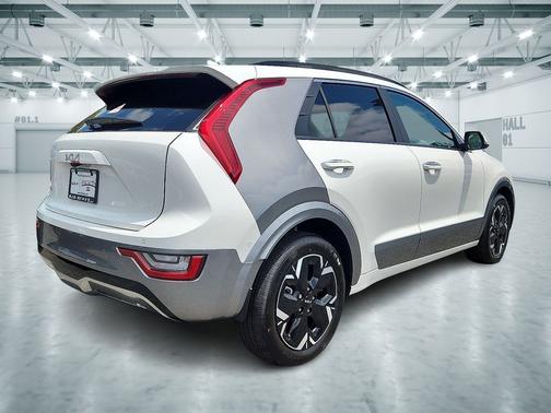 Snow White Pearl 2025 Kia Niro EV Wave