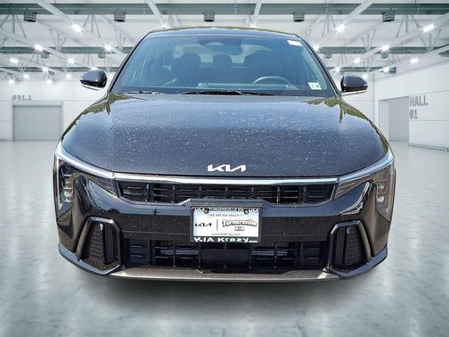 Aurora Black Pearl 2025 Kia K4 GT-Line