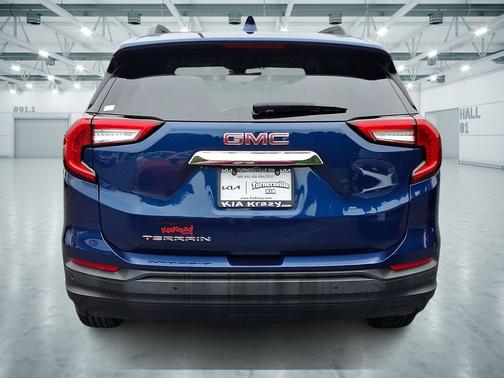 Marine Metallic 2022 GMC Terrain SLE