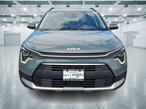 Cityscape Green 2026 Kia Niro EX