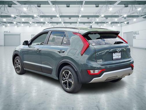 Cityscape Green 2026 Kia Niro EX