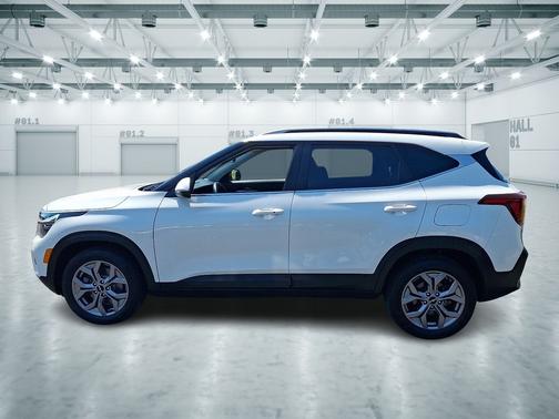 Snow White Pearl 2024 Kia Seltos S