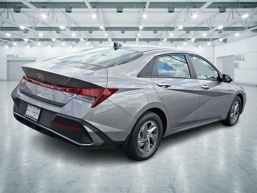 Fluid Metal 2024 Hyundai ELANTRA SE