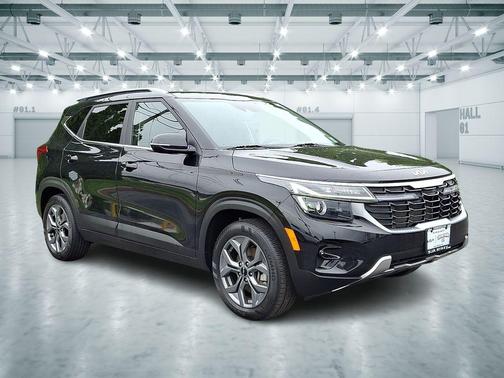 Fusion Black 2024 Kia Seltos S