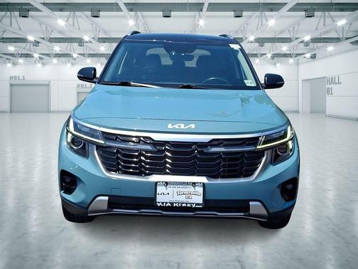 Pluton Blue/Black Roof 2024 Kia Seltos S