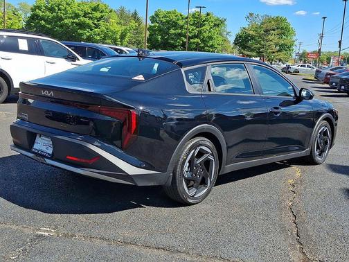 Aurora Black Pearl 2026 Kia K4 EX