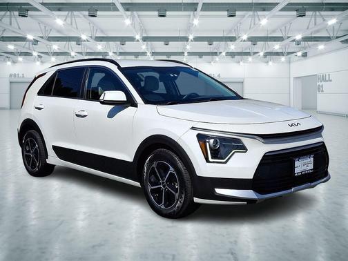 Snow White Pearl 2023 Kia Niro EX