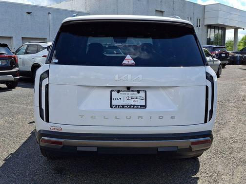 Glacial White Pearl 2027 Kia Telluride S